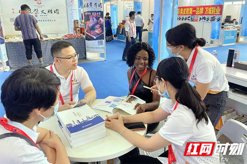 中奕律所亮相第二屆中非經(jīng)貿(mào)博覽會(huì)，標(biāo)準(zhǔn)化法律服務(wù)產(chǎn)品助推中非經(jīng)貿(mào)合作